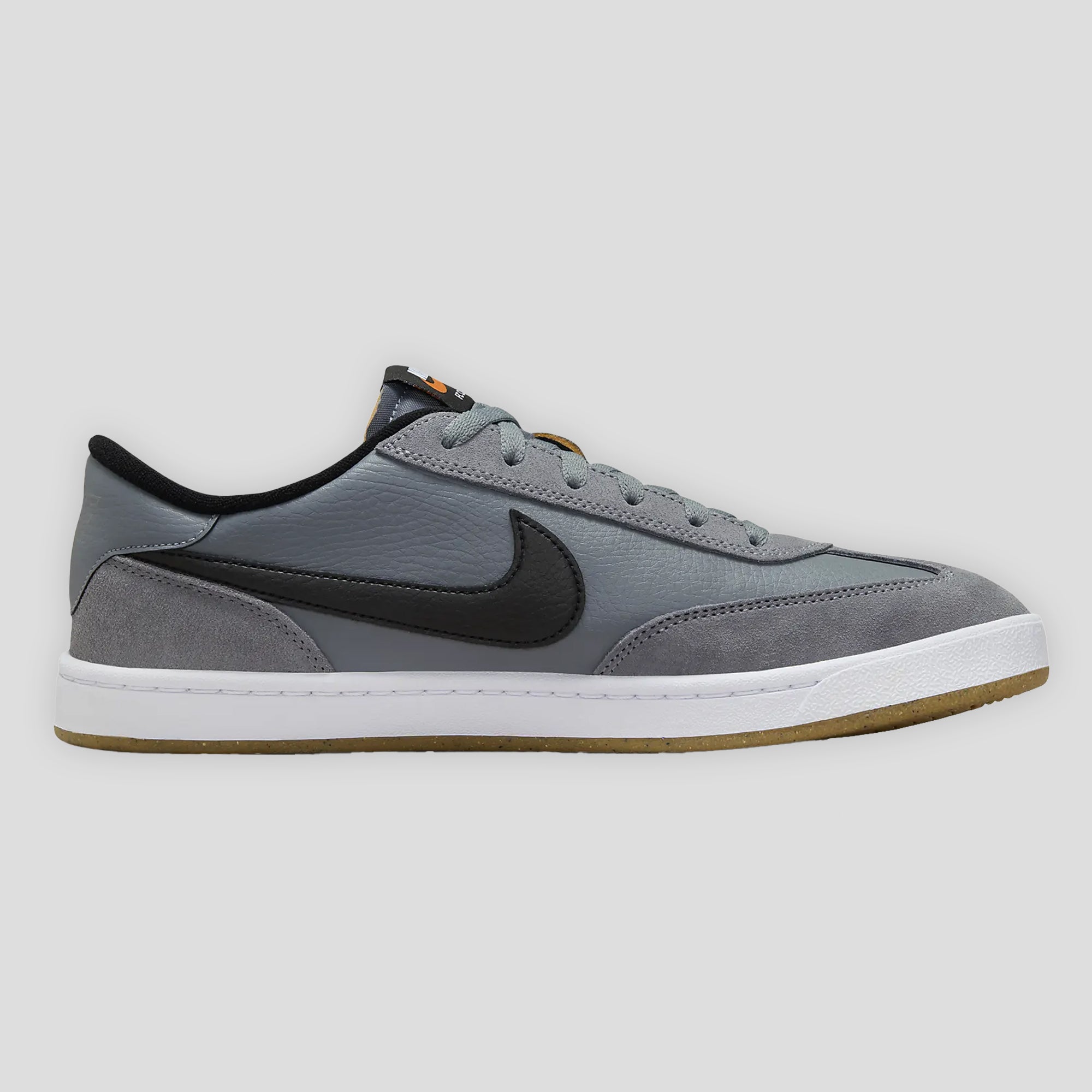 0000s_0002_NIKE_SB_FC_CLASSIC_png.jpg