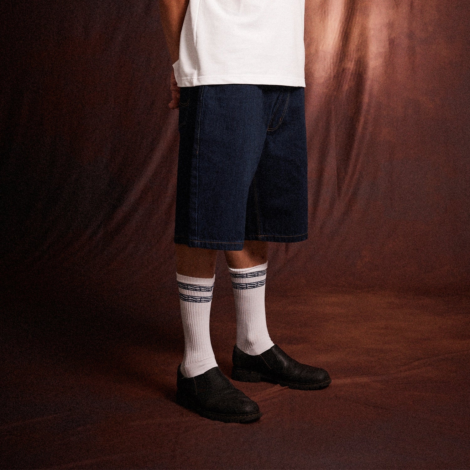 AUS_MFG_2_ON_BODY_PANTS_0006_RINSE_WASHED_RAW_JEAN_SHORT_1_4_alien_skin.jpg