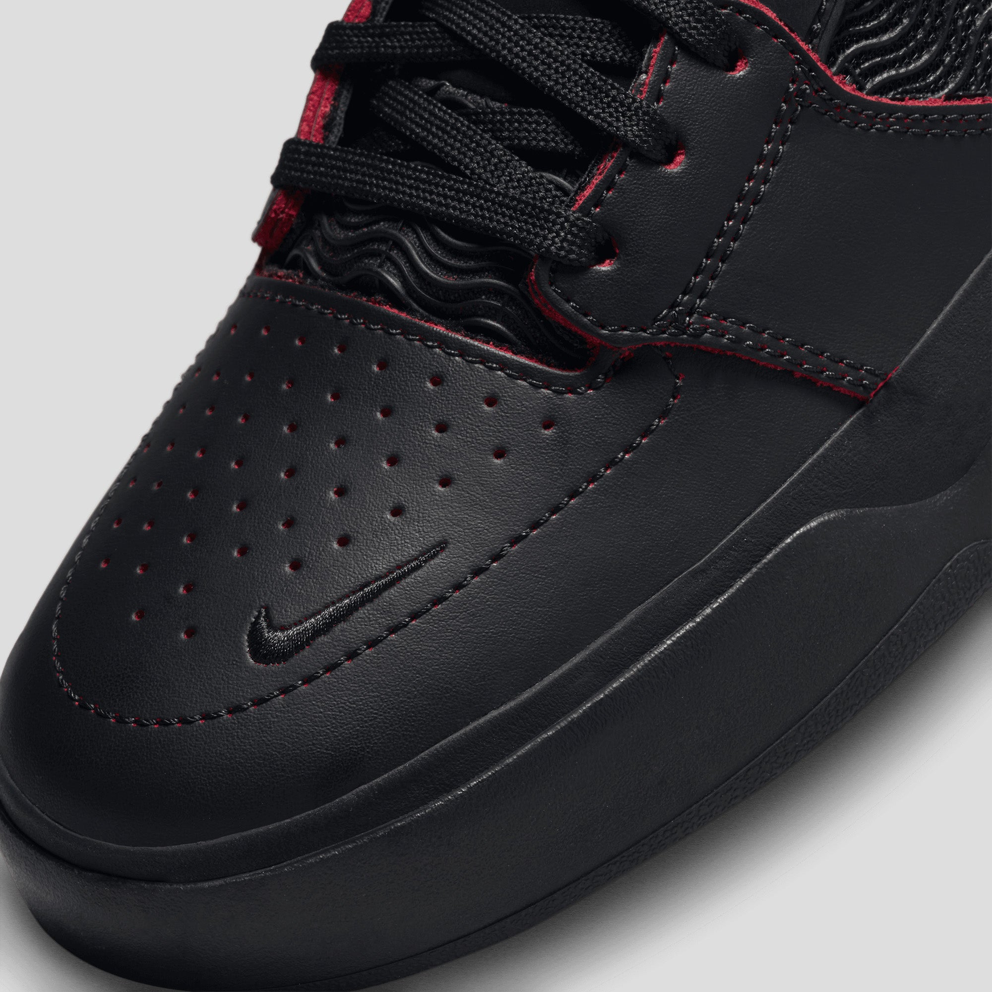 Nike delta force store red and black