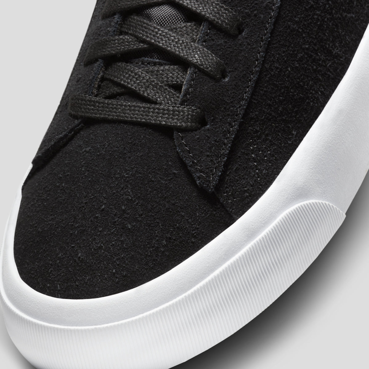 Nike SB Blazer Low Pro GT - Black / White