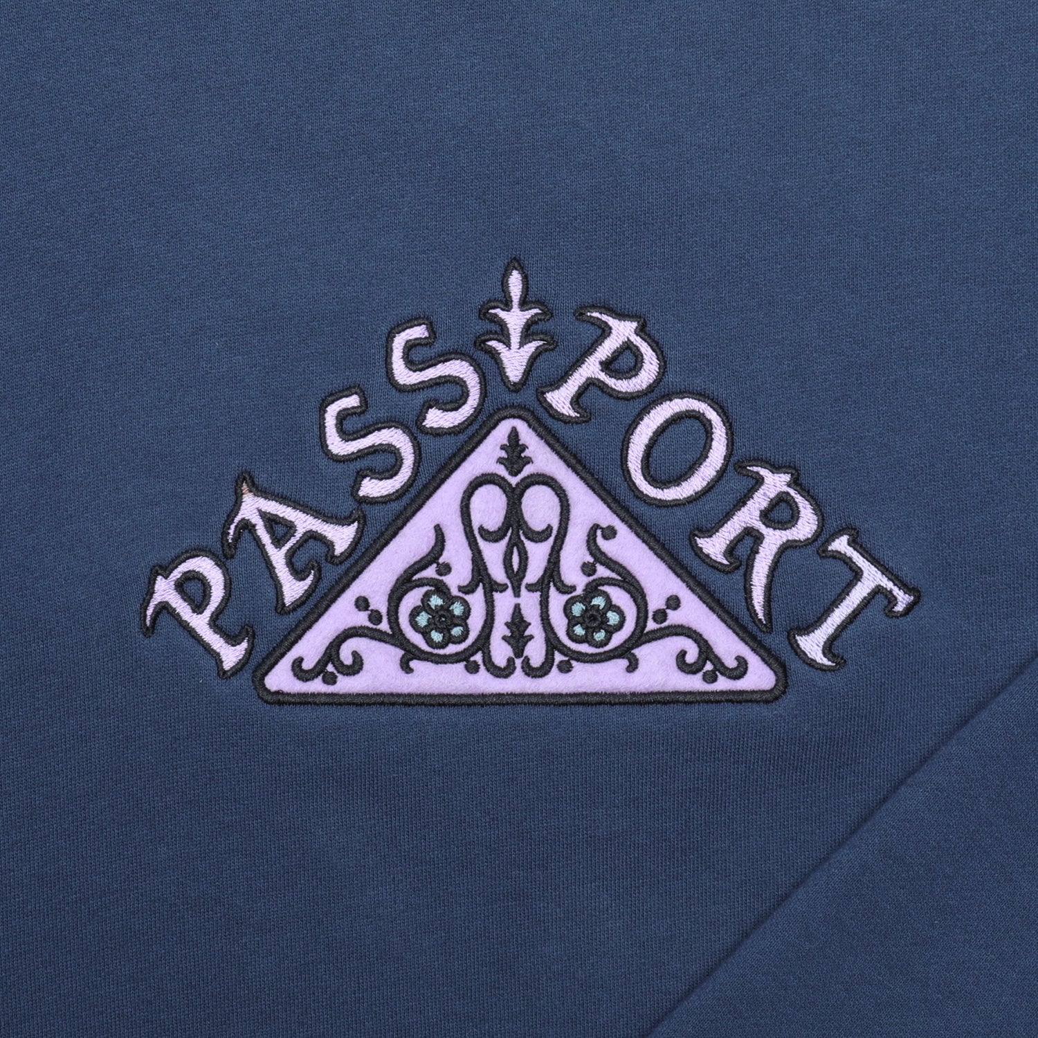 PASSPORT Manuscript sweater – Street Machine Skateboarding