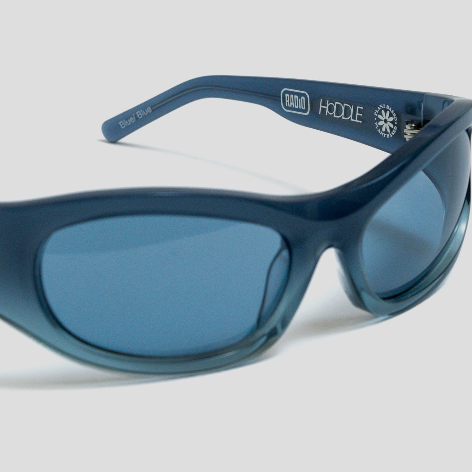 0014_HoddleRadioEyewear_Blue_DSC5944-2500px.jpg