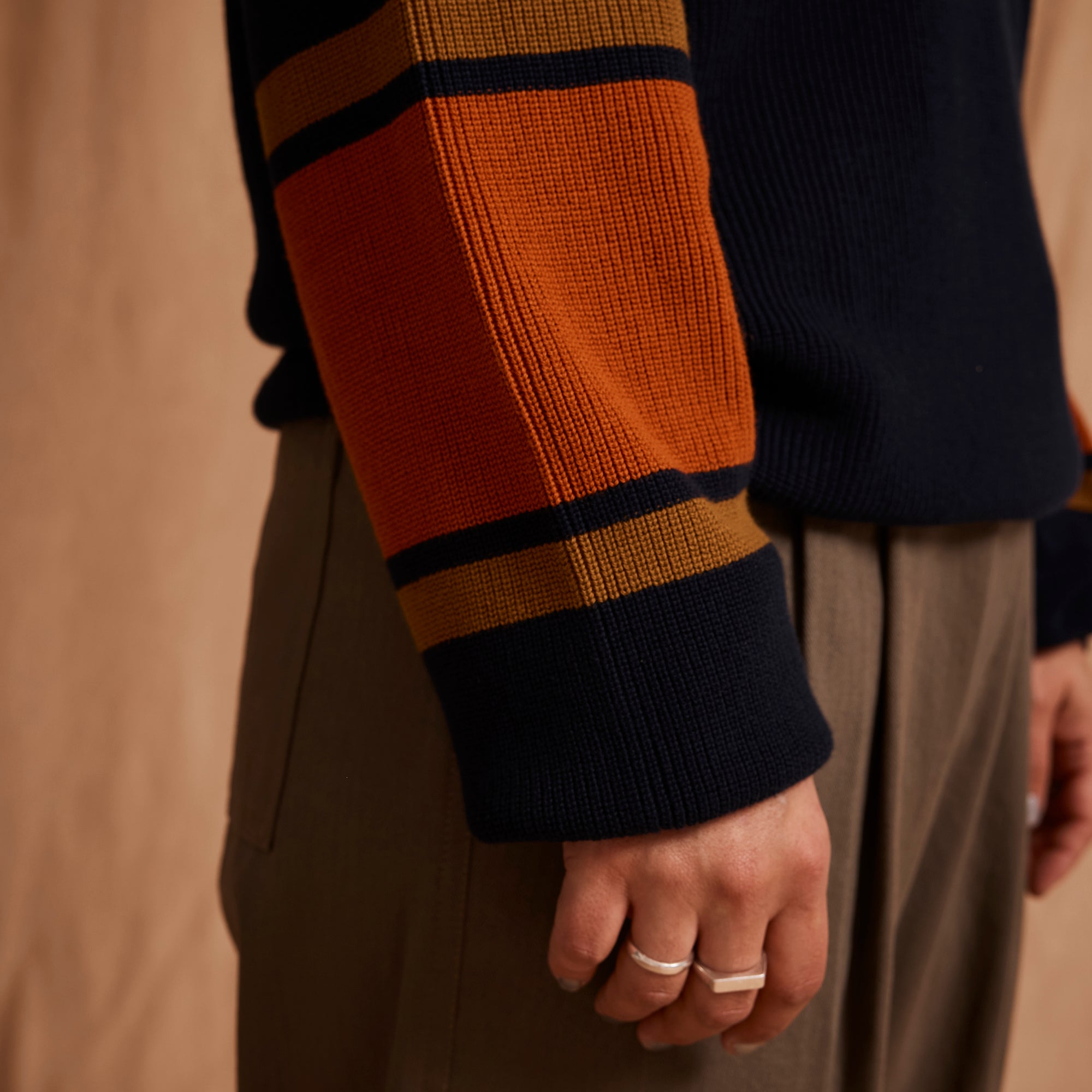 トップス PASSPORT OFFICIAL ORGANIC SWEATER  NAVY A.P.C. College Logo Crewneck Sweater | Iak - Dark Navy | SVD USA