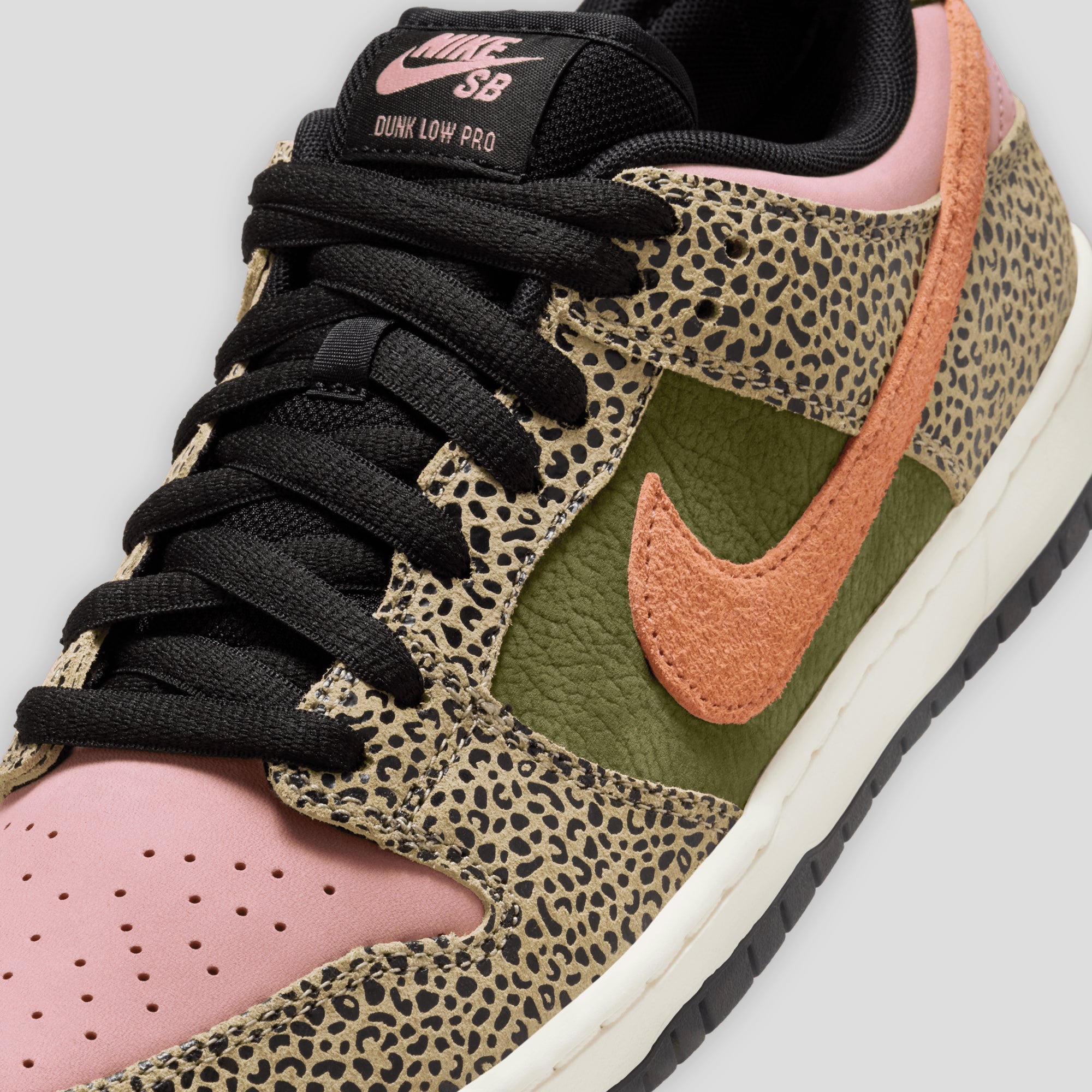 Nike SB Dunk Low Pro x Arts-Rec Skateshop - Rust Pink / Rough Green