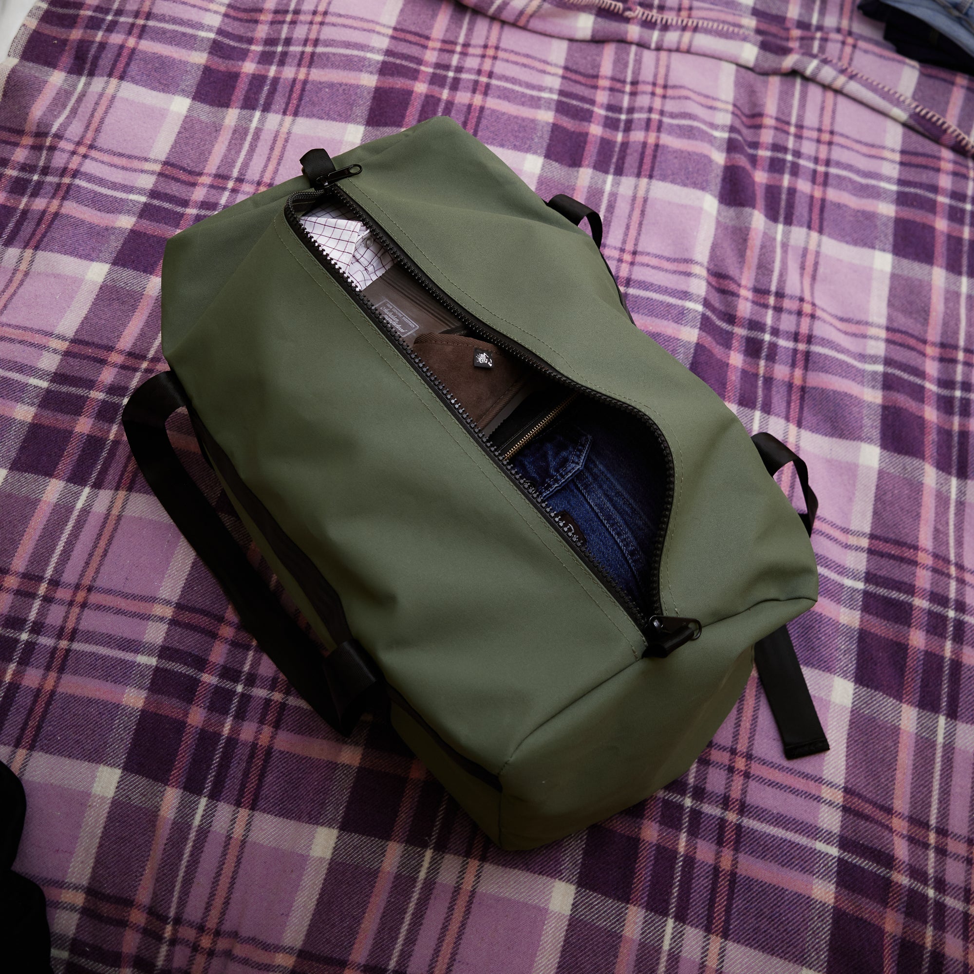 AUSMADE-5-DUFFLE-GUM-GREEN-7.jpg
