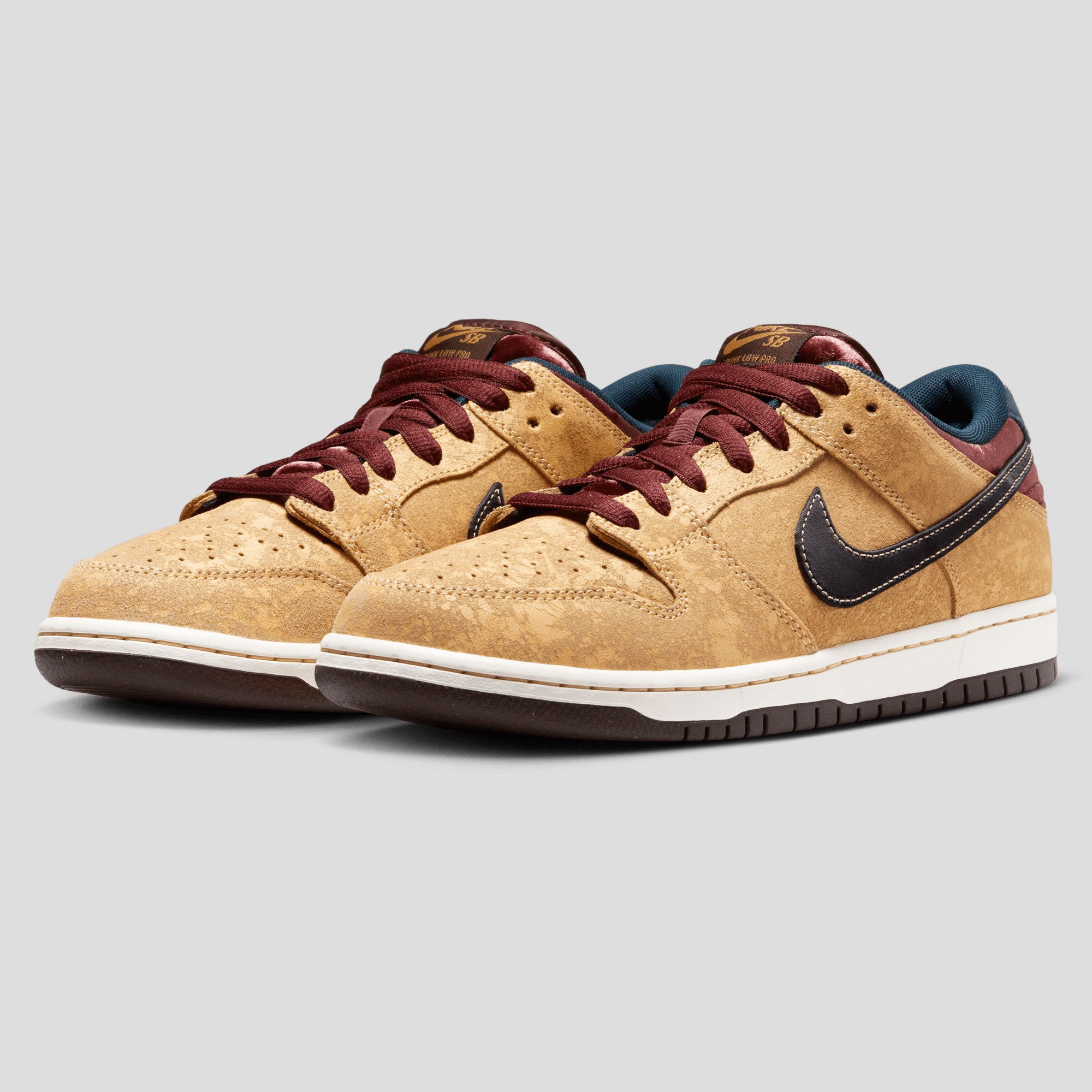 Nike SB Dunk Low Pro 'City of Cinema' - Celestial Gold / Black