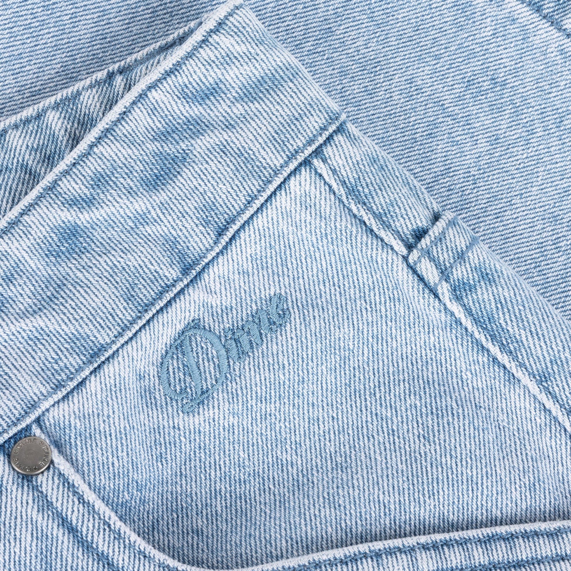 DIMEF25_0068_SHORTS_FA25_CLASSICDENIM_BLUEWASHED_PRODUCT-01_1800x1800_jpg.jpg