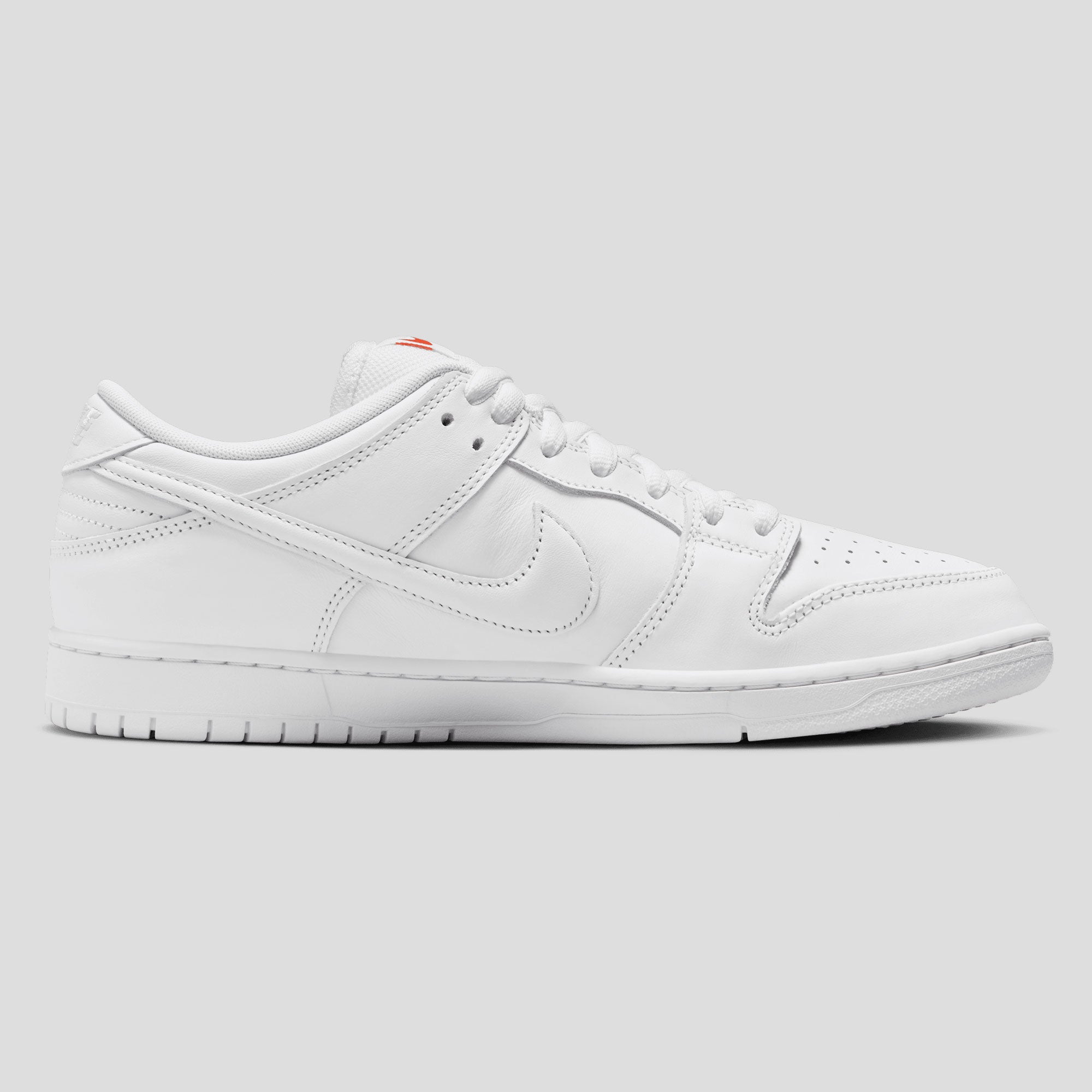 靴 30cm Nike SB Dunk Low Pro ISO White The Nike SB Dunk Low ISO Triple White Releases July 2024