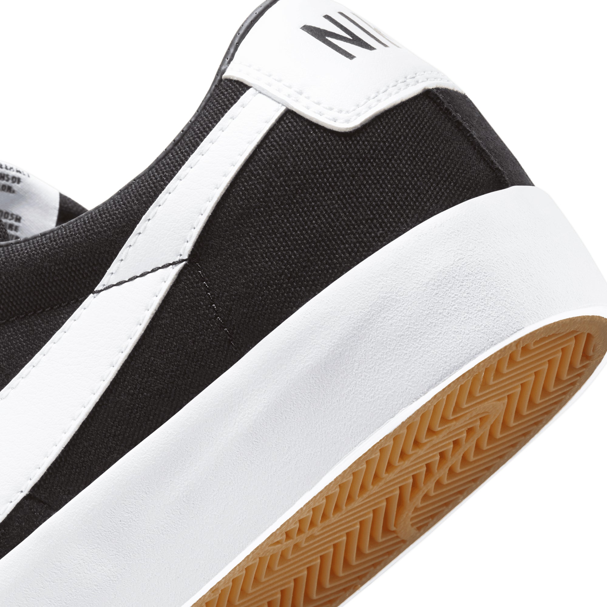 Nike SB Blazer Low Pro GT - Black / White