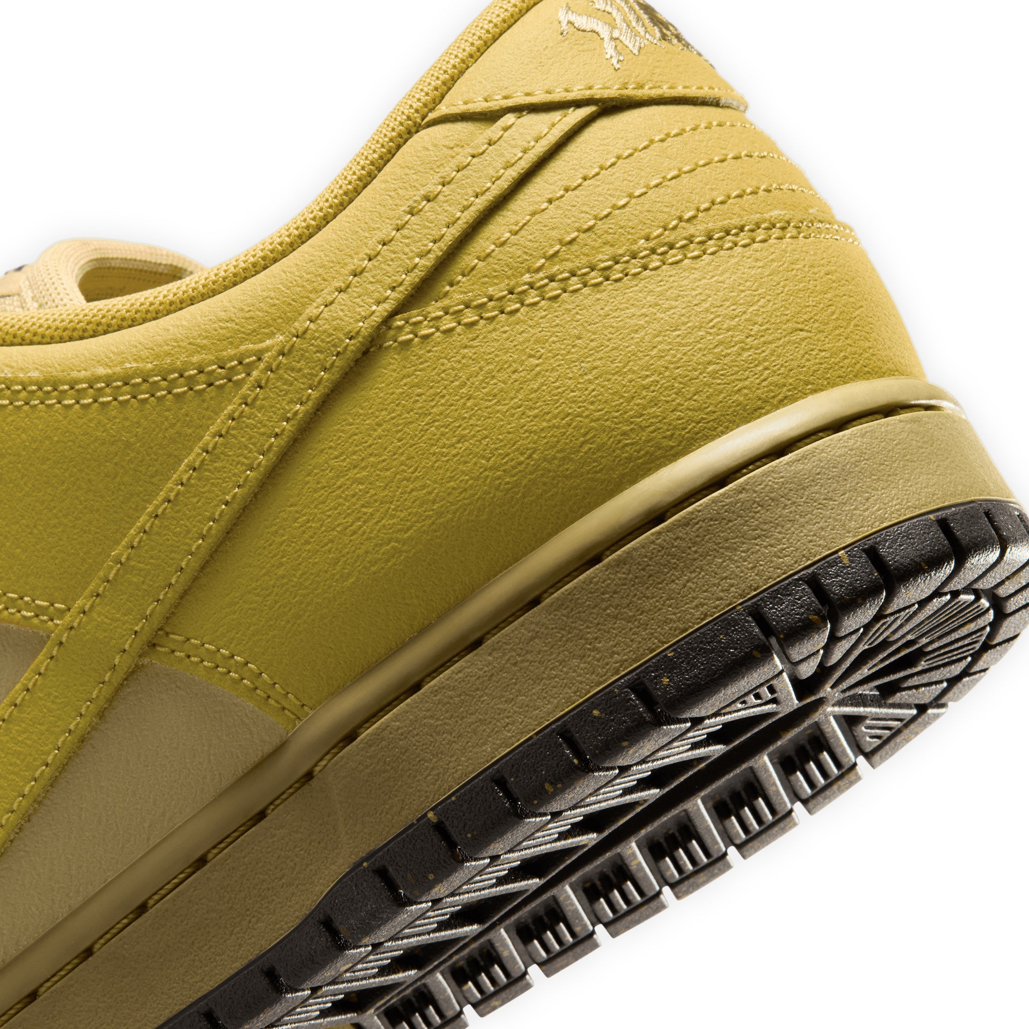 Nike SB Dunk Low Pro - Saffron Quartz / Pear