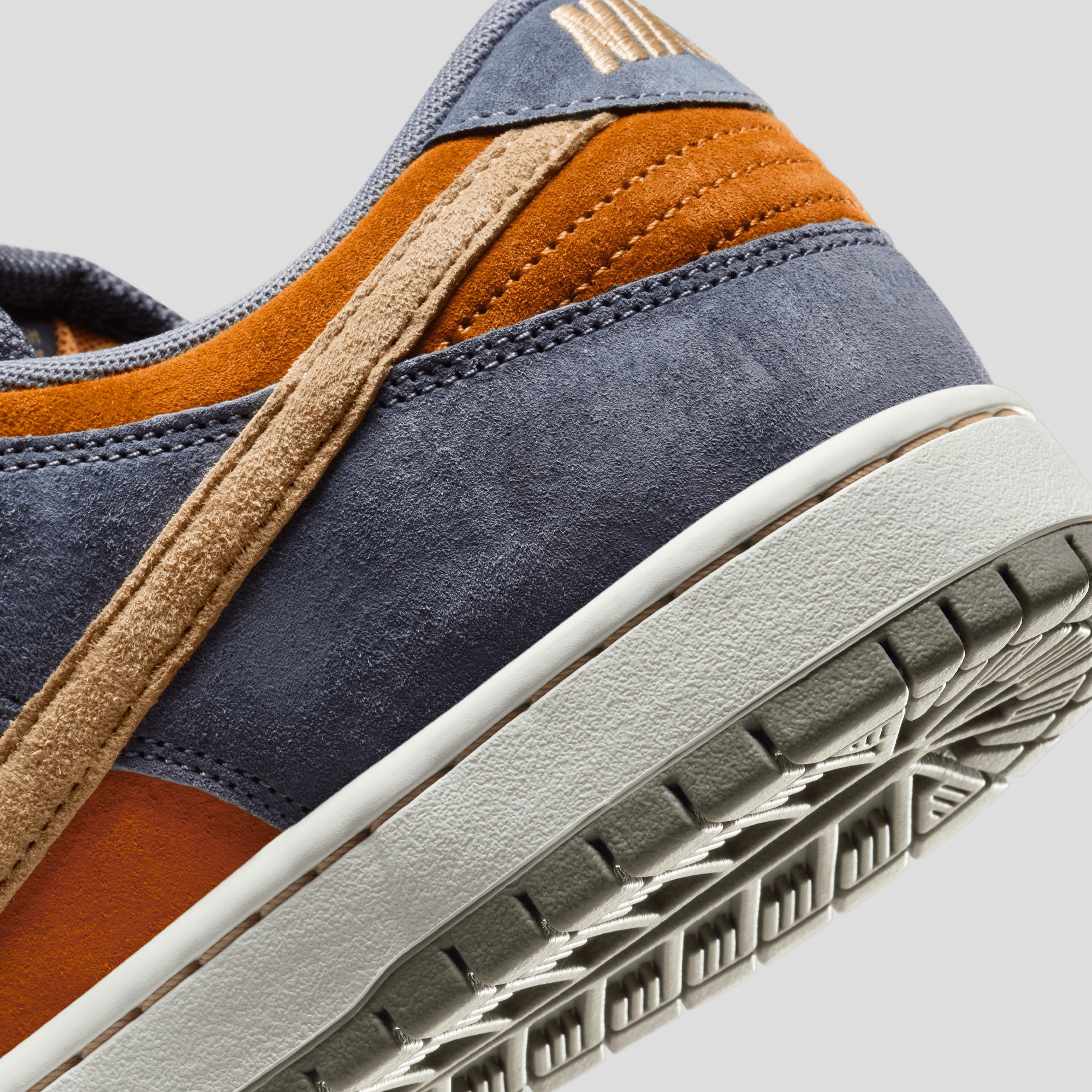 Nike SB Dunk Low Pro - Light Carbon / Sesame