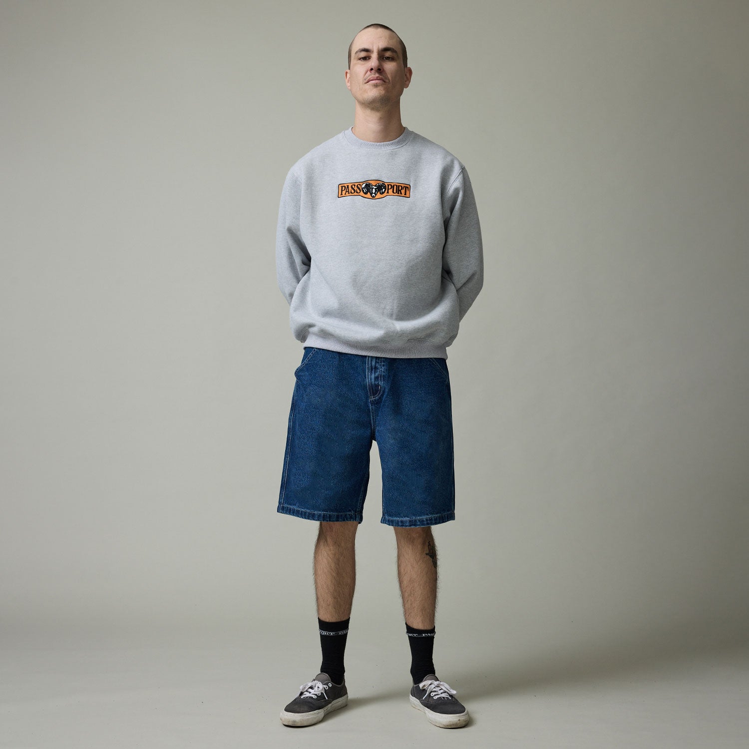 R43-ON-BODY-PANTS_0071_FADED-WORKERS-CLUB-SHORTS-DARK-INDIGO_16a435f8-a56d-4d2c-80ec-0dc4c713099a.jpg