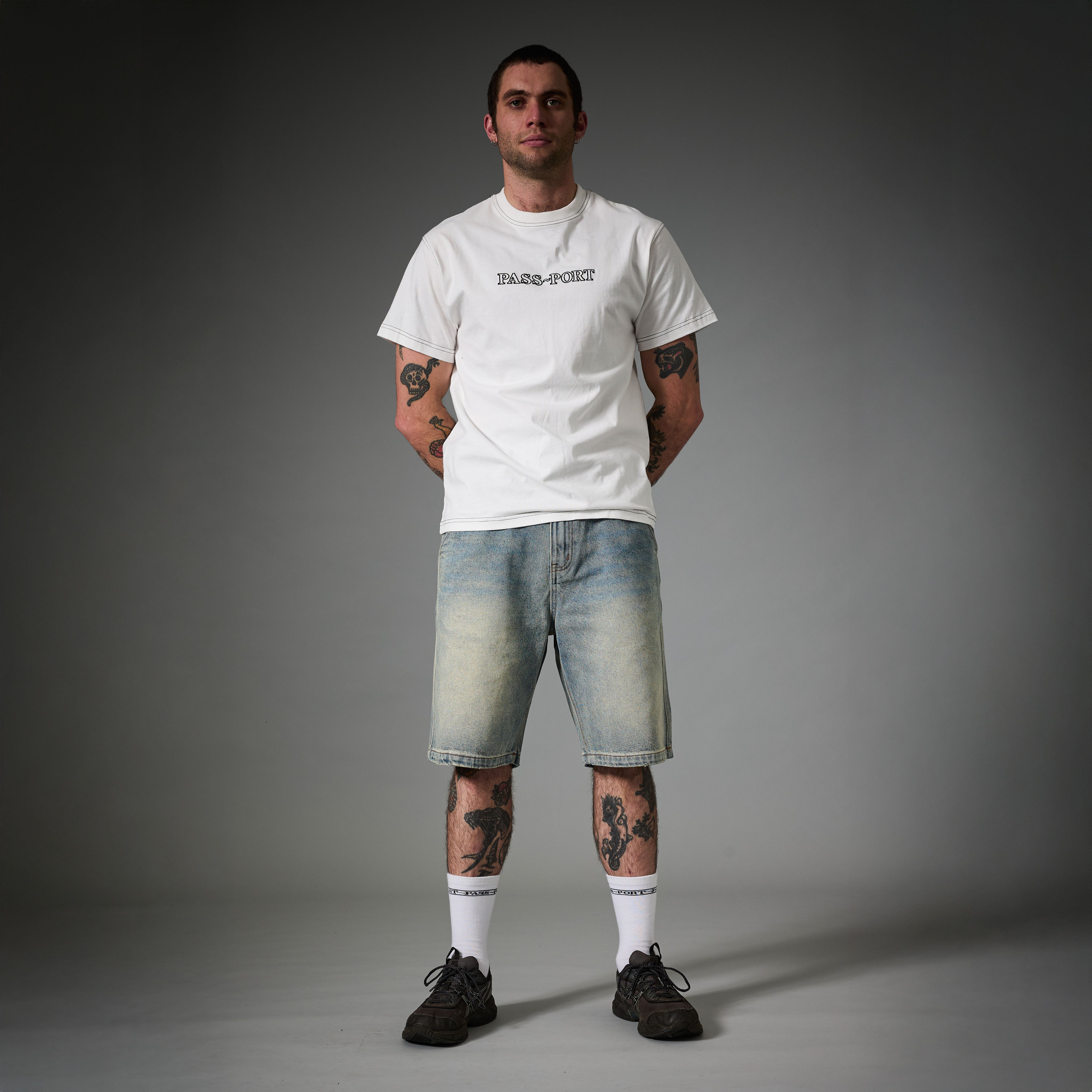 R46_0051_WORKERS_CLUB_JEAN_SHORTS_FADED_WASH_LIGHT_INDIGO1.jpg