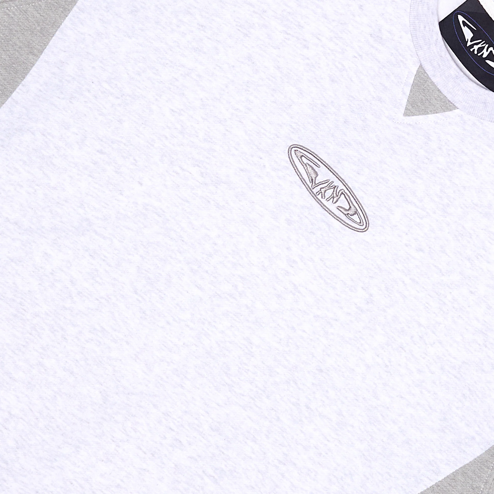 WKND-W125-TWOTONE-CREW-HEATHER-DETAIL_2048x2048_webp.png